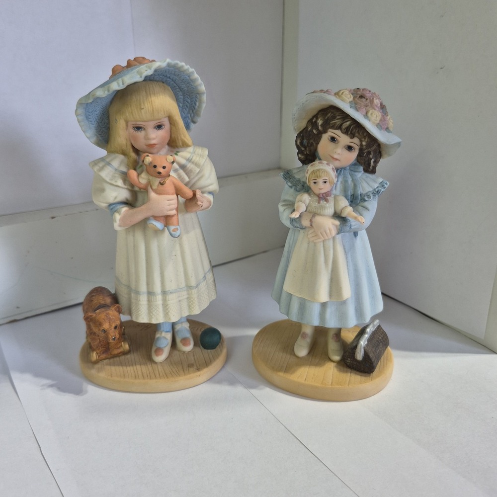 Jan Hagara Vtg Collectors Club - "Shelley & Audrey" 1990's Doll Teddy Cottage